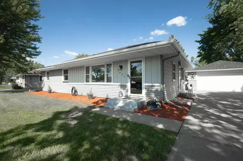 8843 Grospoint Ave S, Cottage Grove, MN 55016
