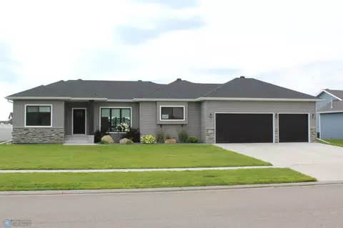 4229 Pine Pkwy S, Fargo, ND 58104