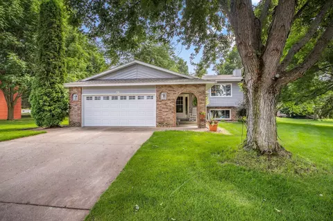 826 W Meadow Ct, Sartell, MN 56377