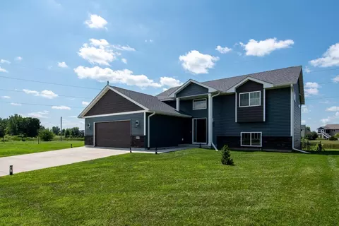 2203 Anchorage Dr, North Mankato, MN 56003