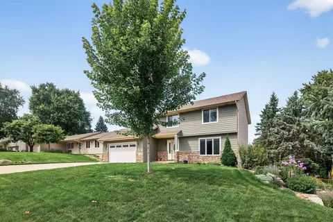 9376 Newcastle Rd, Woodbury, MN 55125