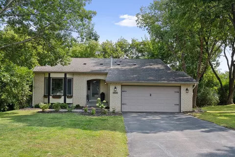 5070 Evergreen Ln N, Plymouth, MN 55442