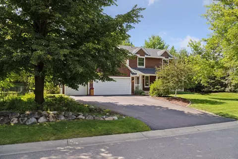 7460 Windmill Dr, Chanhassen, MN 55317