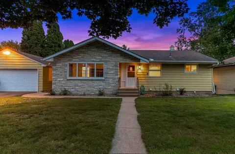 1714 Duluth St, Maplewood, MN 55109