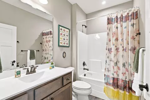 Bath - 2209 Naples Ave, Cologne, MN 55322 photo 3 of 4