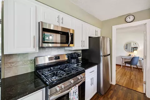 1182 Autumn St, Roseville, MN 55113