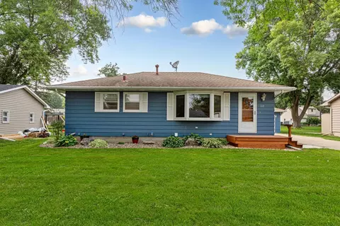 112 N Manitou Dr, Mankato, MN 56001