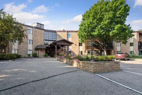 2680 Oxford St N #101, Roseville, MN 55113