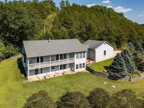 34869 Fawn Dr, Lanesboro, MN 55949