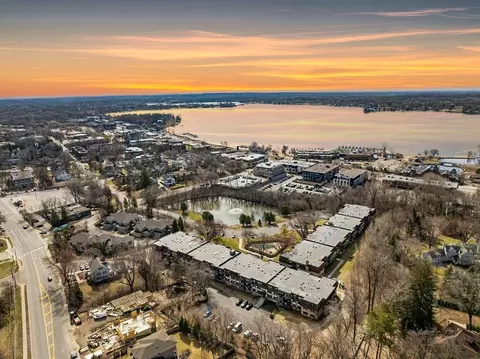 205 Barry Ave S #208, Wayzata, MN 55391