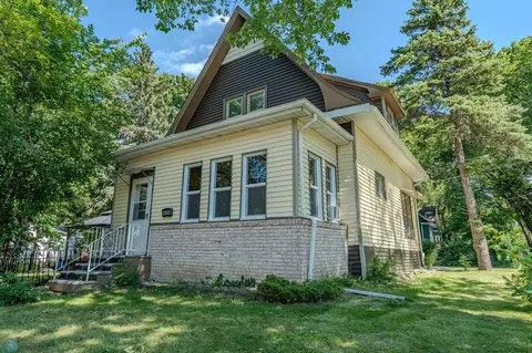 624 4th St S, Moorhead, MN 56560