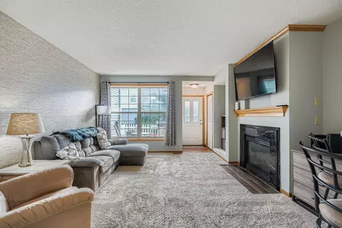 15040 Dunwood Trl #11, Apple Valley, MN 55124