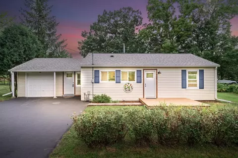 405 Warner Ave S, Willernie, MN 55090
