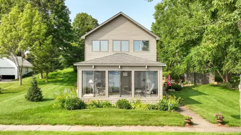 902 1st St, Pepin, WI 54759