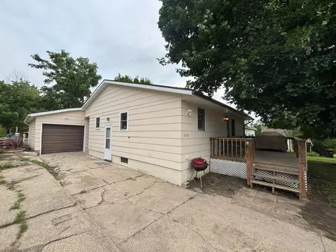208 4th St NW, Bertha, MN 56437