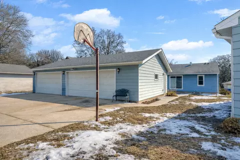 1050 Carlton Ave, Faribault, MN 55021 photo 2