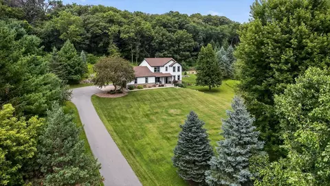 583 Oak Valley Ln NW, Rochester, MN 55901