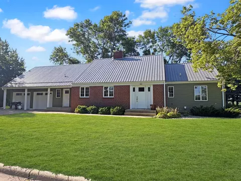 901 Clarke St, Walnut Grove, MN 56180