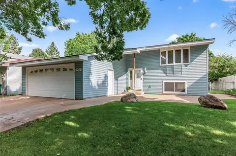 909 104th Ave NW, Coon Rapids, MN 55433