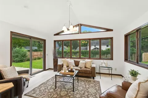 1010 Shady Oak Dr, North Mankato, MN 56003