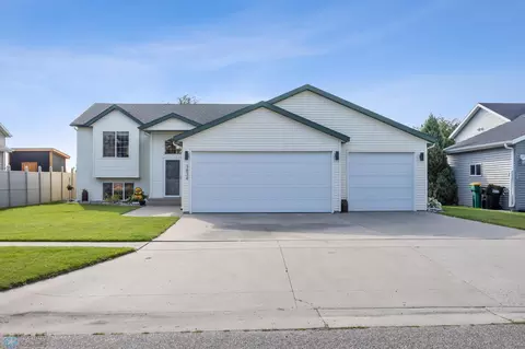 3834 12th St W, West Fargo, ND 58078