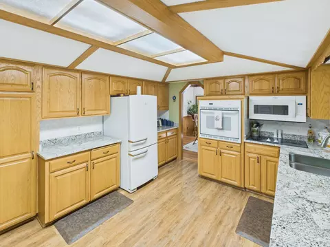 Kitchen - 16714 Queens Rd, Avon, MN 56310 photo 5 of 5