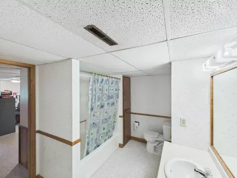 Bath - 16714 Queens Rd, Avon, MN 56310 photo 3 of 3