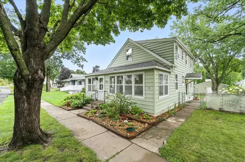 141 6th St N, Bayport, MN 55003