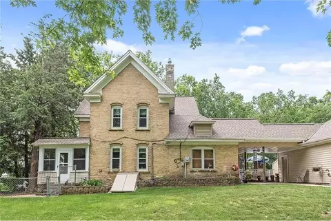 821 Howard Ln, Chaska, MN 55318