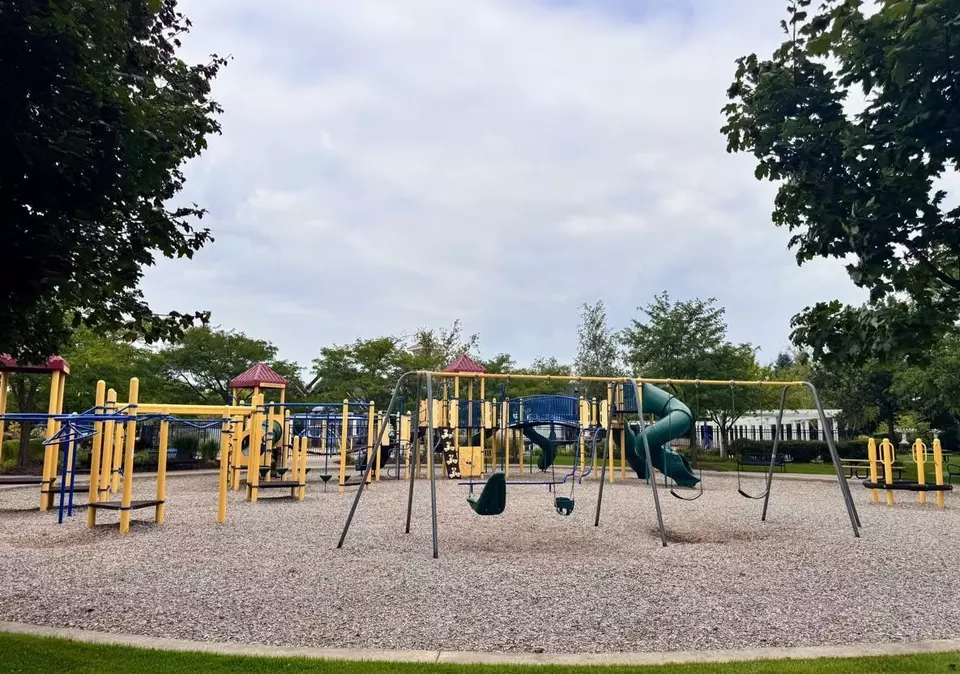 Exterior - 10601 Watersedge Ln, Woodbury, MN 55129 photo 5 of 7