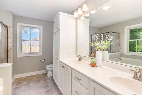 Bath - 10601 Watersedge Ln, Woodbury, MN 55129 photo 1 of 2