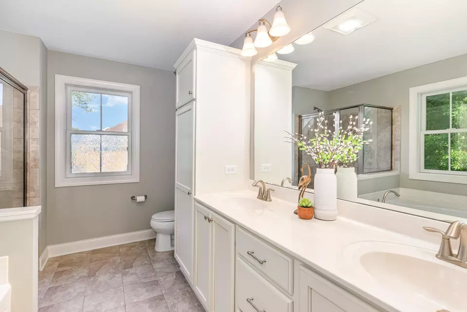 Bath - 10601 Watersedge Ln, Woodbury, MN 55129 photo 1 of 2