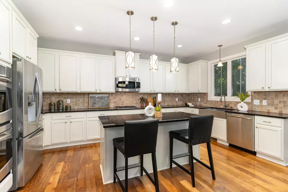 Kitchen - 10601 Watersedge Ln, Woodbury, MN 55129 photo 4 of 4