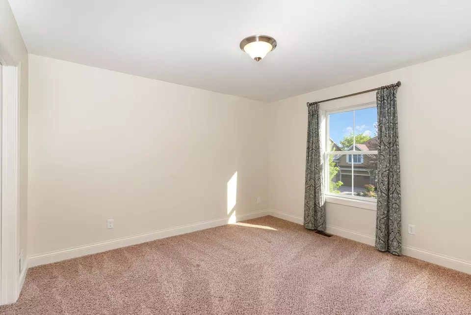 Bedroom - 10601 Watersedge Ln, Woodbury, MN 55129 photo 5 of 6