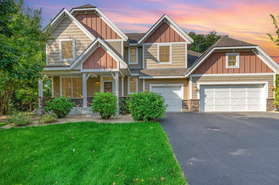 Exterior - 10601 Watersedge Ln, Woodbury, MN 55129 photo 1 of 7