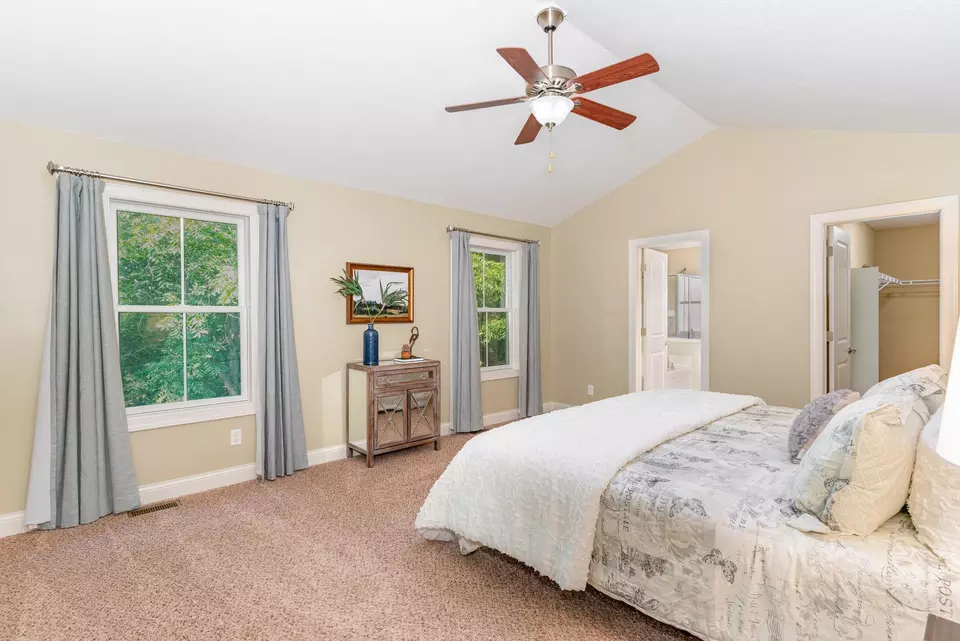 Bedroom - 10601 Watersedge Ln, Woodbury, MN 55129 photo 3 of 6