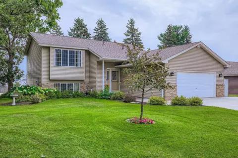 912 11th Ave SW, Isanti, MN 55040