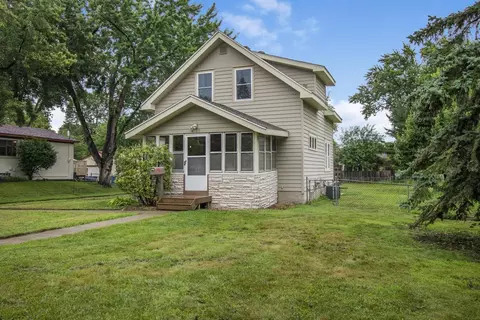 4026 Xenia Ave N, Robbinsdale, MN 55422