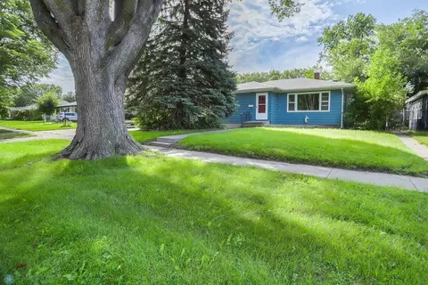 226 22nd Ave N, Fargo, ND 58102