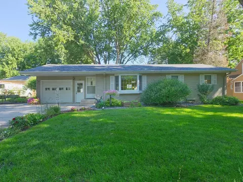 116 Fairlawn Ave E, Winsted, MN 55395