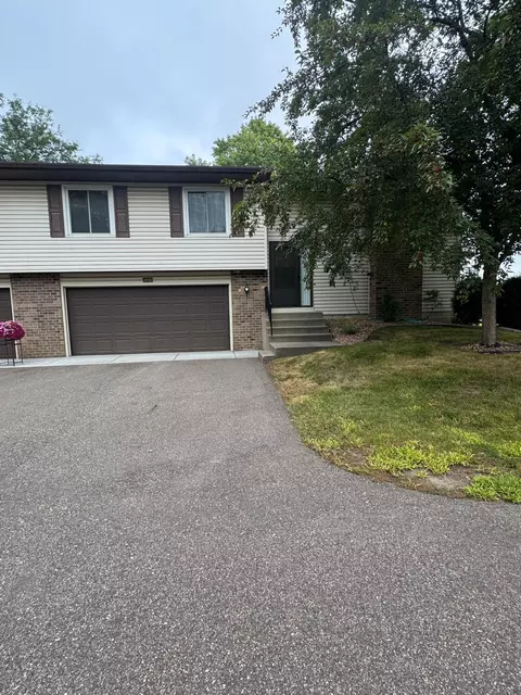 9372 Kingsview Ln N, Maple Grove, MN 55369