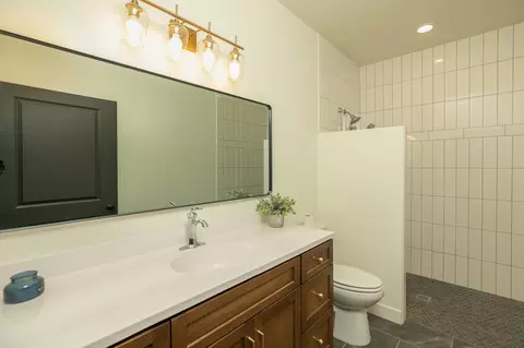 Bath - 285 7th Ave SE, Plainview, MN 55964 photo 1 of 3