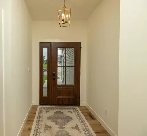 Entry Way - 285 7th Ave SE, Plainview, MN 55964 photo 1 of 3