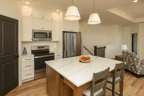 Kitchen - 285 7th Ave SE, Plainview, MN 55964 photo 3 of 4