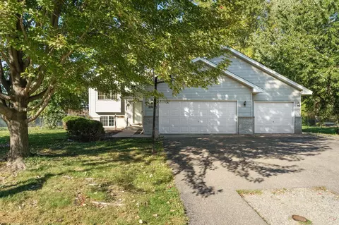 29640 Broadway St, Lindstrom, MN 55045