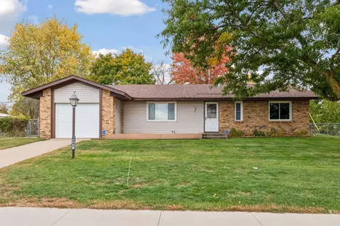 891 Garden View Dr, Apple Valley, MN 55124