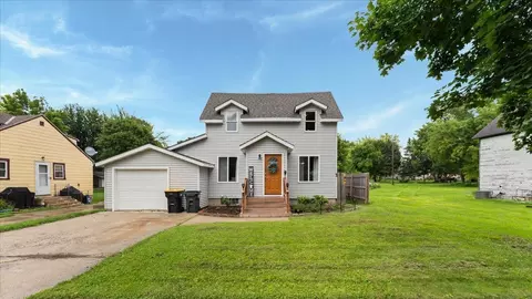 407 Main St S, Renville, MN 56284