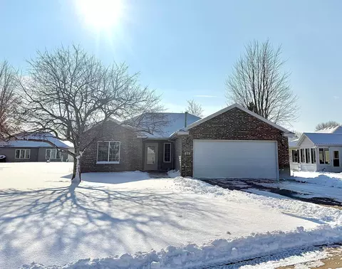 84 Willow Creek Dr, Waite Park, MN 56387
