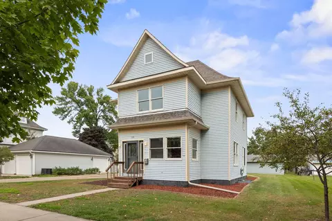 135 4th Ave SE, Hutchinson, MN 55350