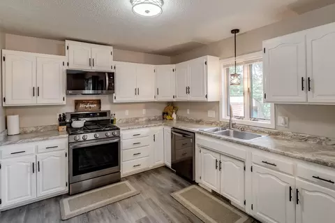 Kitchen - 1214 14th Ave NE, Brainerd, MN 56401 photo 2 of 3